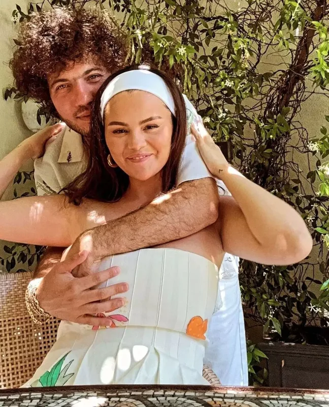 Selenanın sevgilisi ilə istirahəti