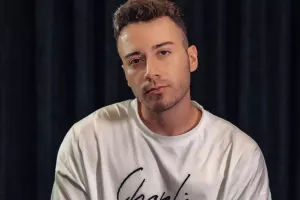 Enes Batur qəzaya düşdü