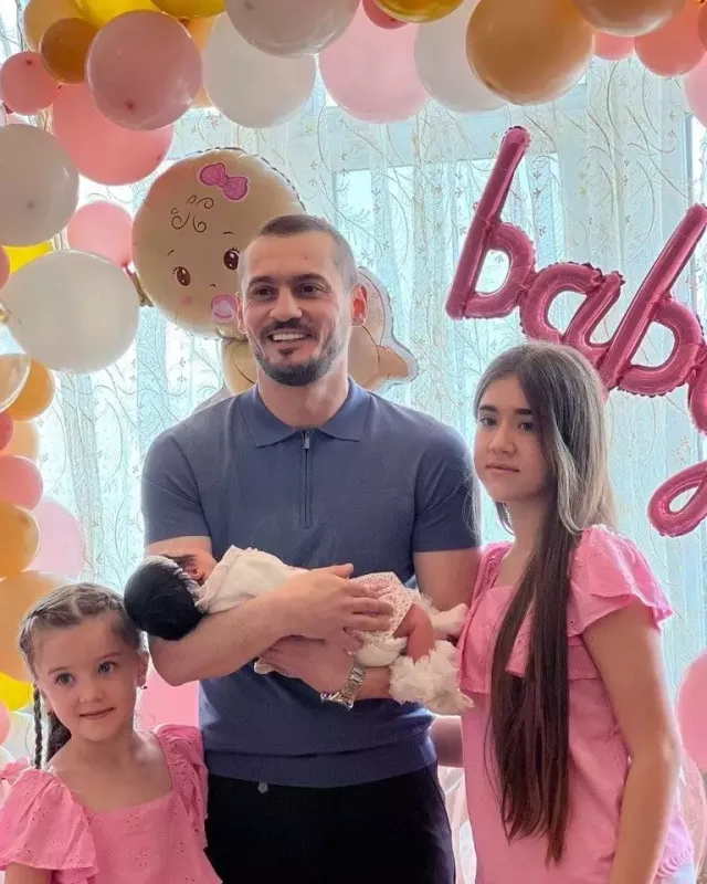 Emilin 3-cü qızı ilk dəfə