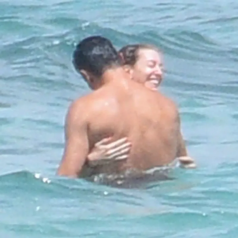 Sinemlə Kenan dənizdə görüntüləndi