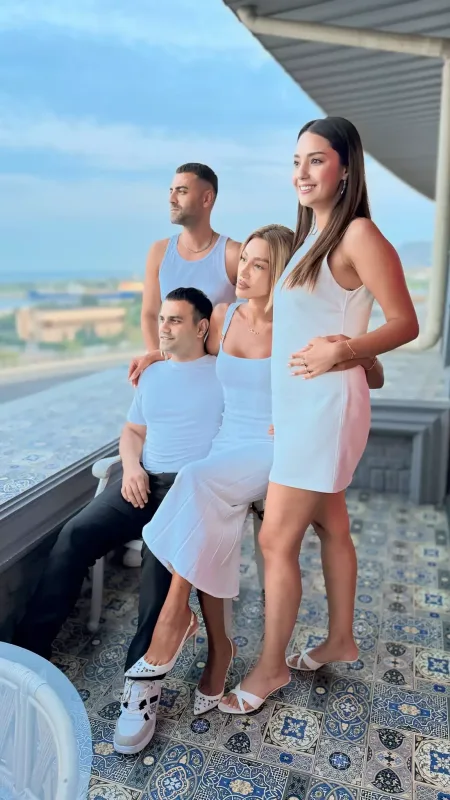 Röya Ayxanın ailə fotoları