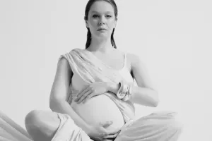 Burcudan yeni hamiləlik fotosessiyası