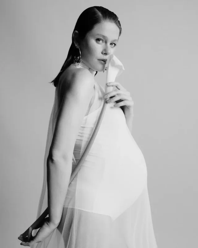 Burcudan yeni hamiləlik fotosessiyası