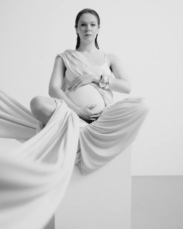 Burcudan yeni hamiləlik fotosessiyası