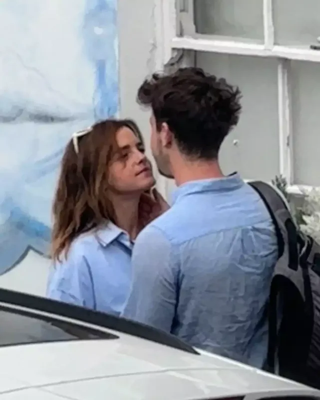 Emma Vatson yeni sevgilisi ilə
