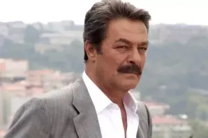 Kadir İnanır reanimasiyaya yerləşdirildi