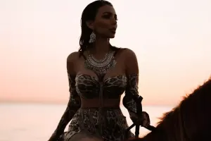 “Hamı ağıl verməyə çalışır”