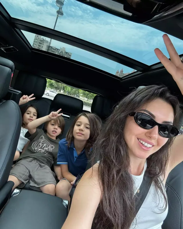 Safura övladları ilə Bakıda