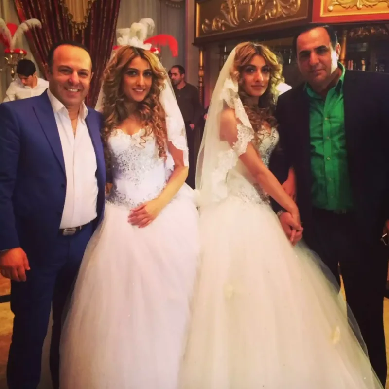 Elariz onlarla arxiv fotosunu paylaşdı