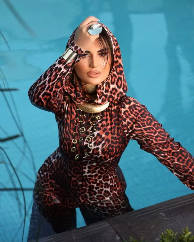 Şəbnəmdən yenə fərqli tərz