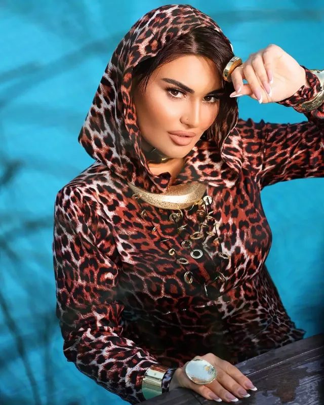 Şəbnəmdən yenə fərqli tərz