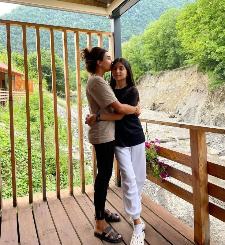 “Ən gözəl sevgim sənsən, qızım”