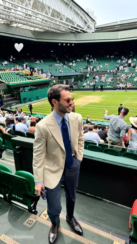 Hande və sevgilisi ulduzlarla bir arada