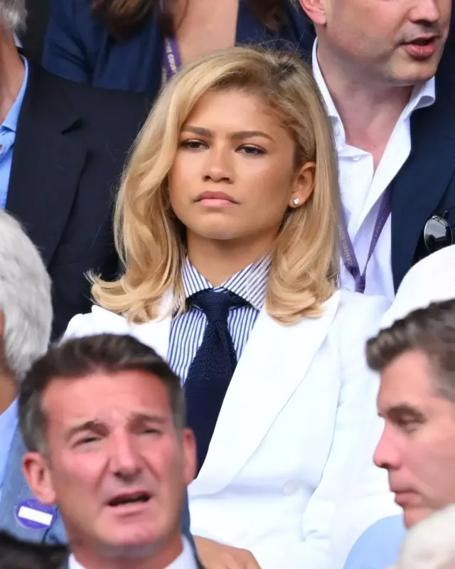 Hande və sevgilisi ulduzlarla bir arada