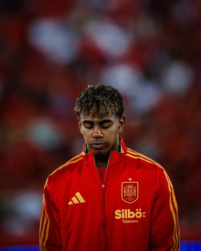 Yamal soyunma otağında canlı yayım açdı