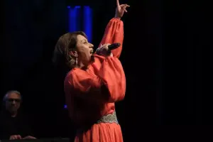 Azərin səhnədə  “bozqurd” işarəsi göstərdi - Video