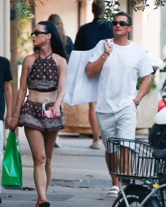 Keti Perinin sevgilisi ilə dəniz keyfi