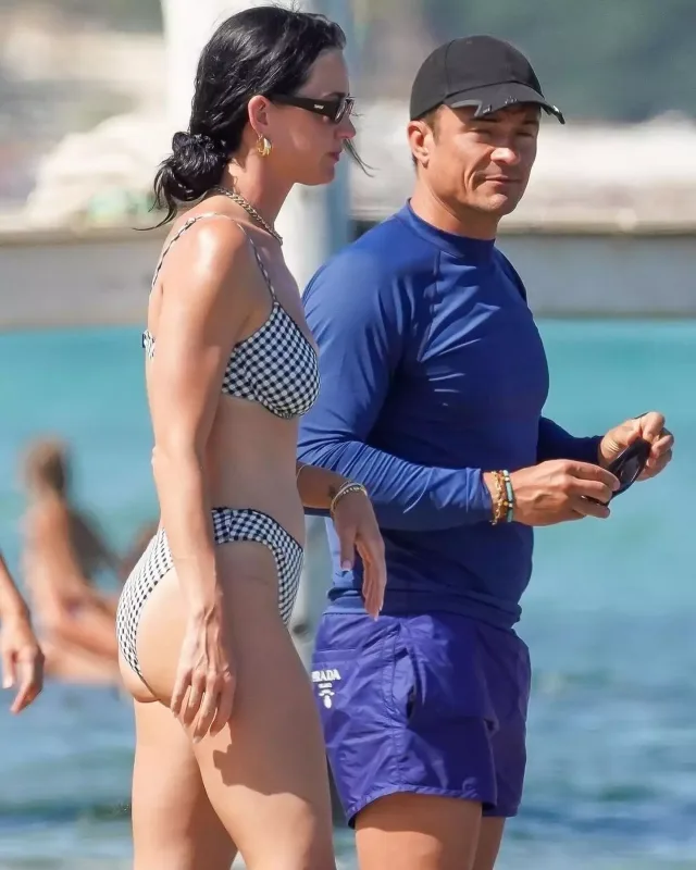 Keti Perinin sevgilisi ilə dəniz keyfi