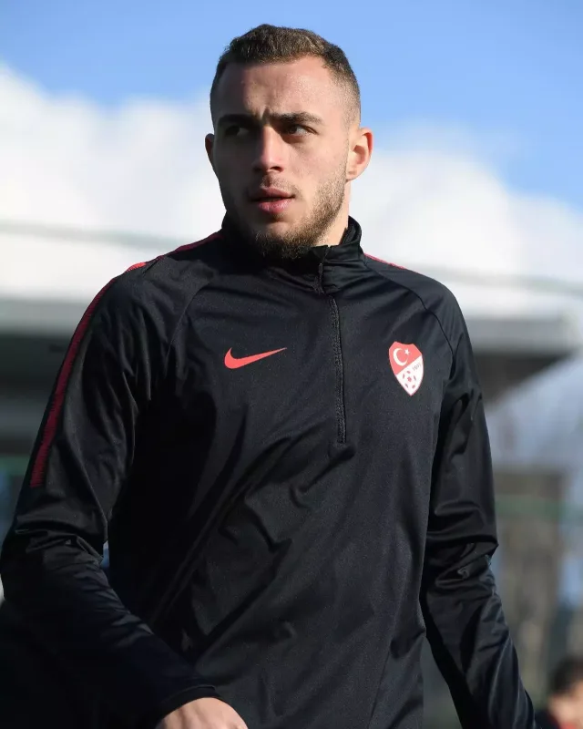 Şeyma 10 yaş kiçik futbolçu ilə eşq yaşayır?