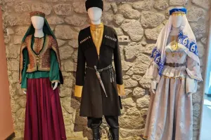 Qarabağ milli geyimləri Şuşada