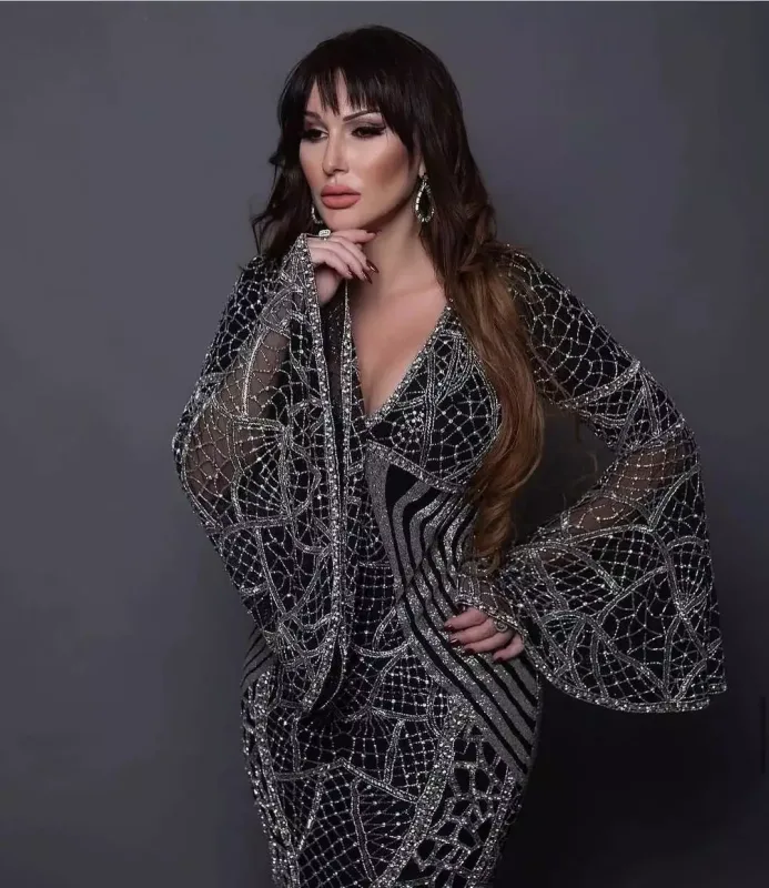 Çılpaq şəkillərinin satış qiymətini artırır