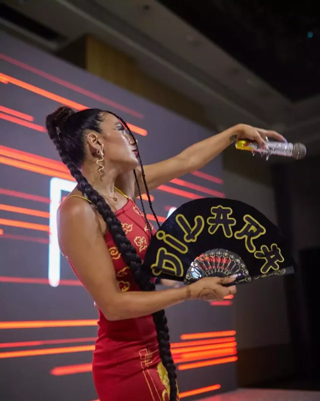 Dilarə çinli qızlar kimi...