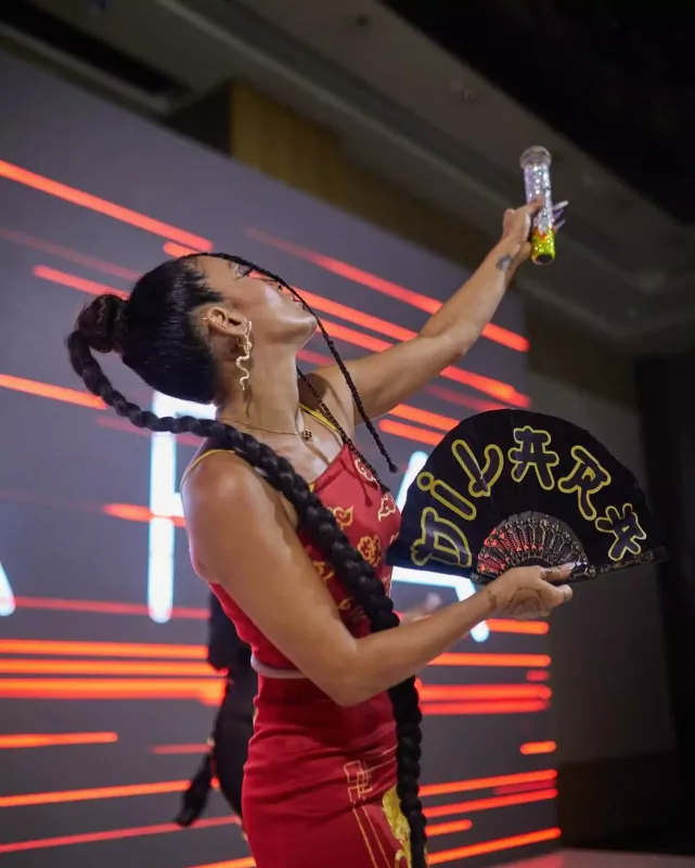 Dilarə çinli qızlar kimi...