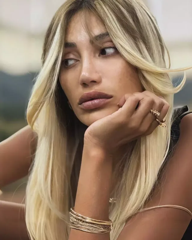 Röya Ayxan makiyajsız halını paylaşdı