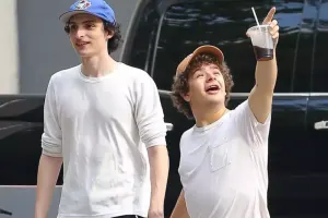 “Stranger things”in ulduzları əl-ələ