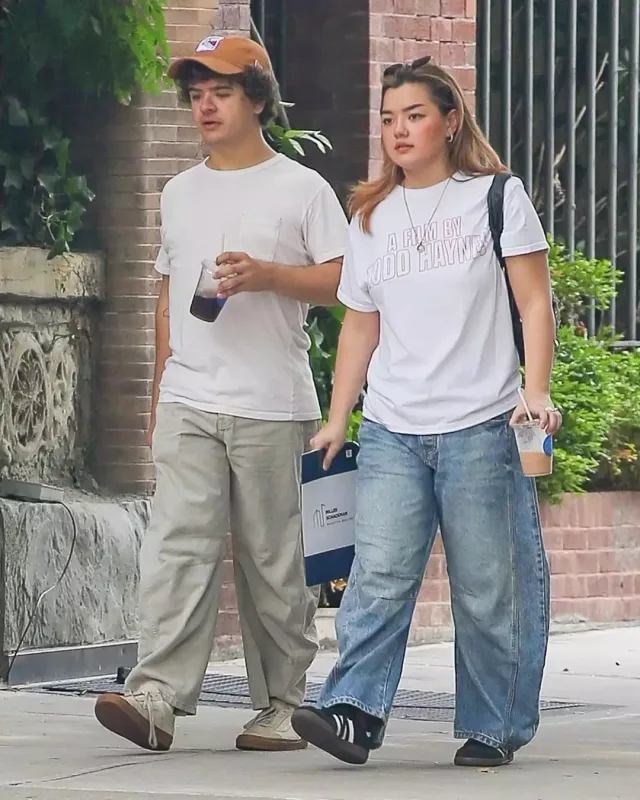 “Stranger things”in ulduzları əl-ələ