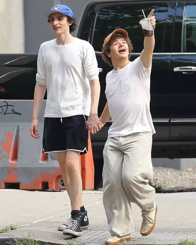 “Stranger things”in ulduzları əl-ələ