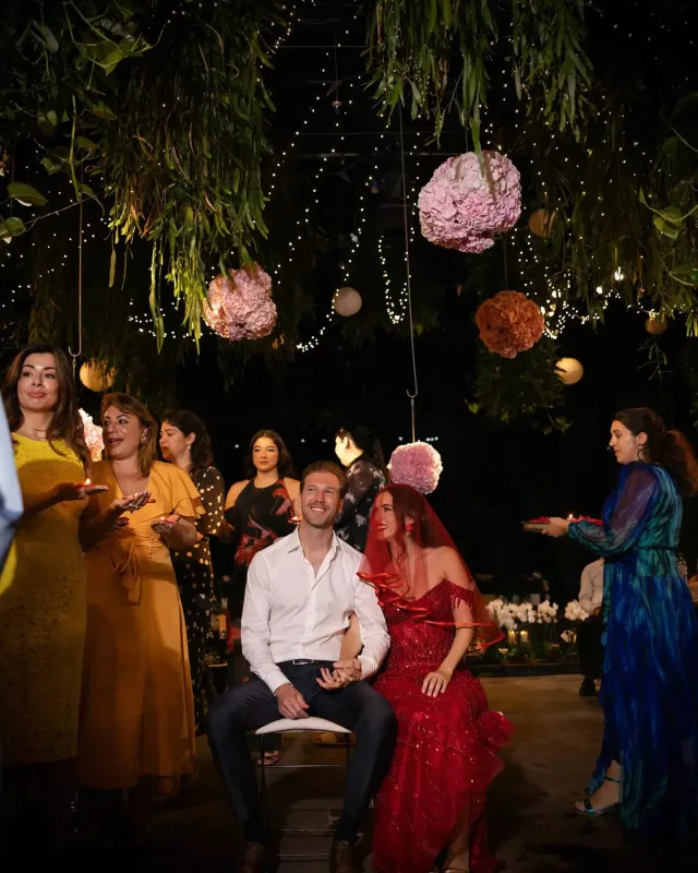 Türk müğənni niderlandlı sevgilisi ilə evlənir