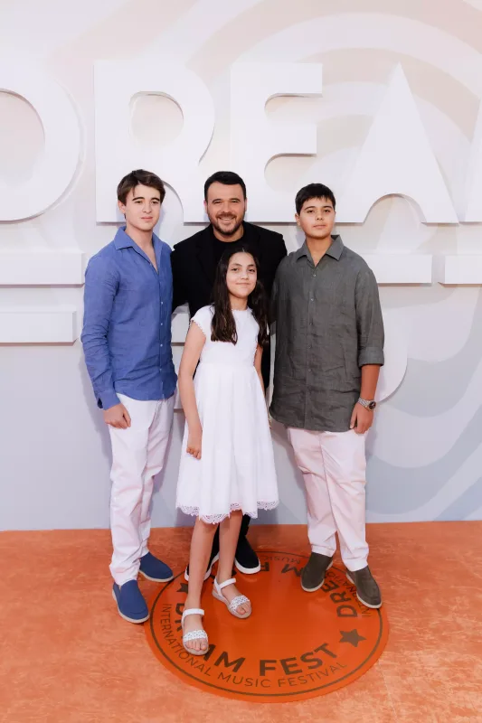 Emin Ağalarovun anası, övladları və xanımı... - Fotolar