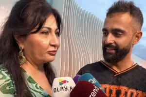 Hüseyn anası ilə sualları cavablandırdı