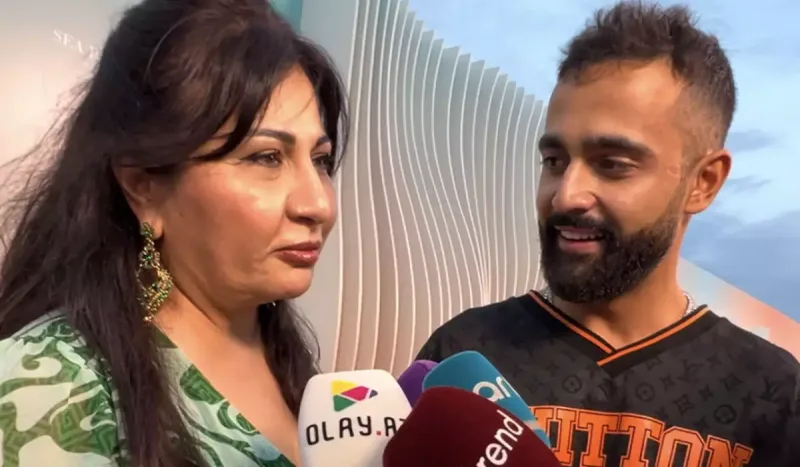 Hüseyn anası ilə sualları cavablandırdı