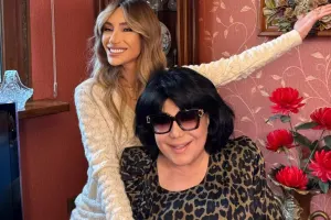 Röya Ayxandan Flora Kərimovaya təbrik