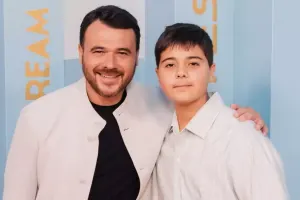 Emin Ağalarovdan oğlu ilə foto