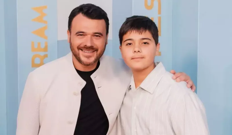 Emin Ağalarovdan oğlu ilə foto