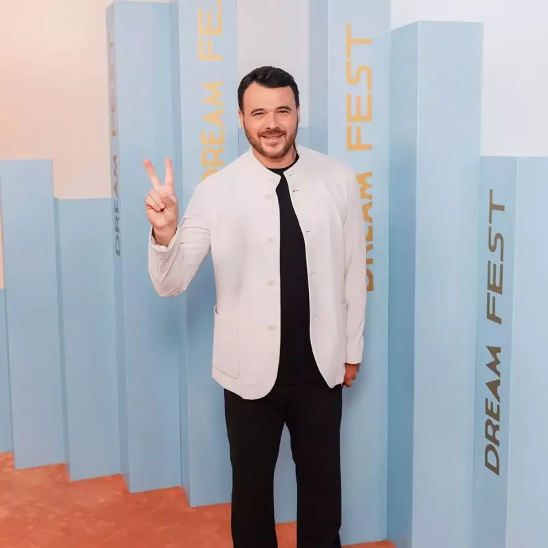 Emin Ağalarovdan oğlu ilə foto