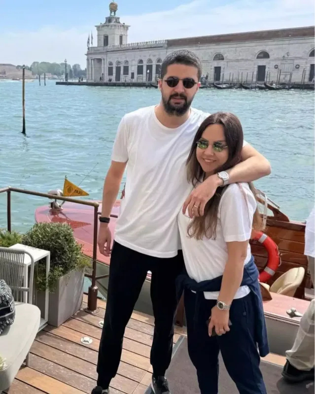 Boşanma xəbərlərini yalanladı