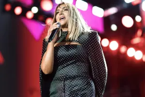 Zülfiyyə Xanbabayeva “DreamFest” səhnəsində