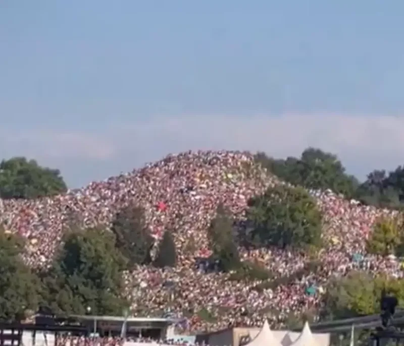 100 mindən çox insana konsert verdi!