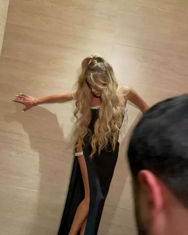 Foster Bakıda Röyanın libasından geyindi!