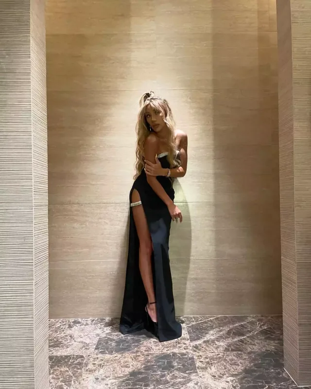 Foster Bakıda Röyanın libasından geyindi!