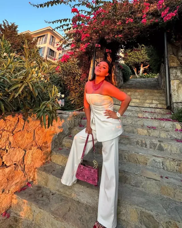 Xatirədən ağ libasda tətil şəkilləri…