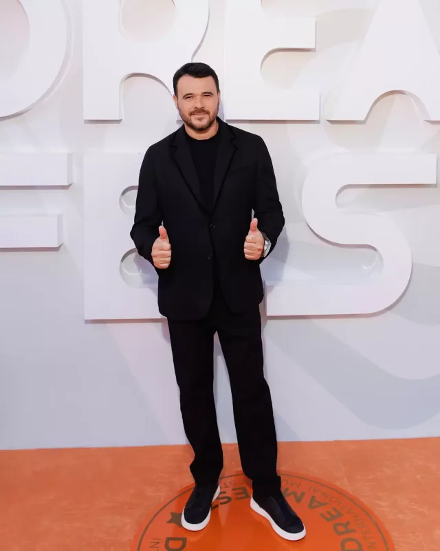 Emin “DreamFest”də hamilə qalanlara ev verəcək