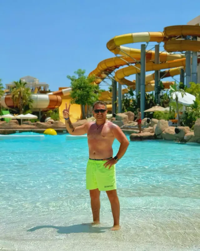 İlkin ailəsi ilə Türkiyədə