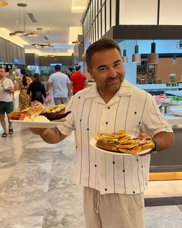 İlkin ailəsi ilə Türkiyədə