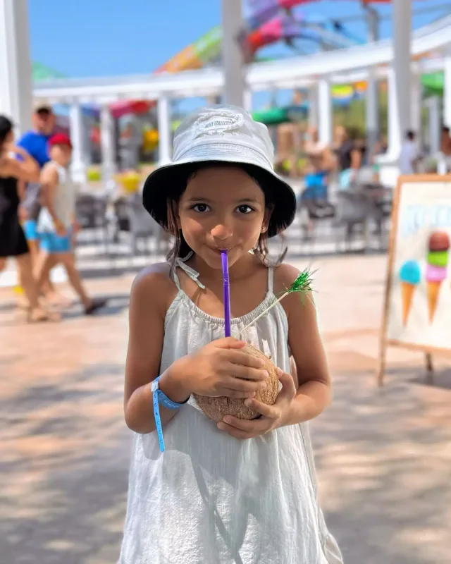 İlkin ailəsi ilə Türkiyədə