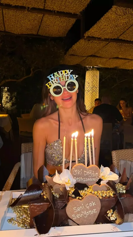 Nəsrin ad gününü qeyd etdi